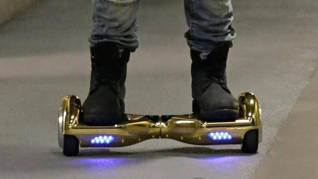 Giới[-]trẻ[-]đổ[-]xô[-]chơi[-]hoverboard[-]khi[-]thế[-]giới[-]cấm